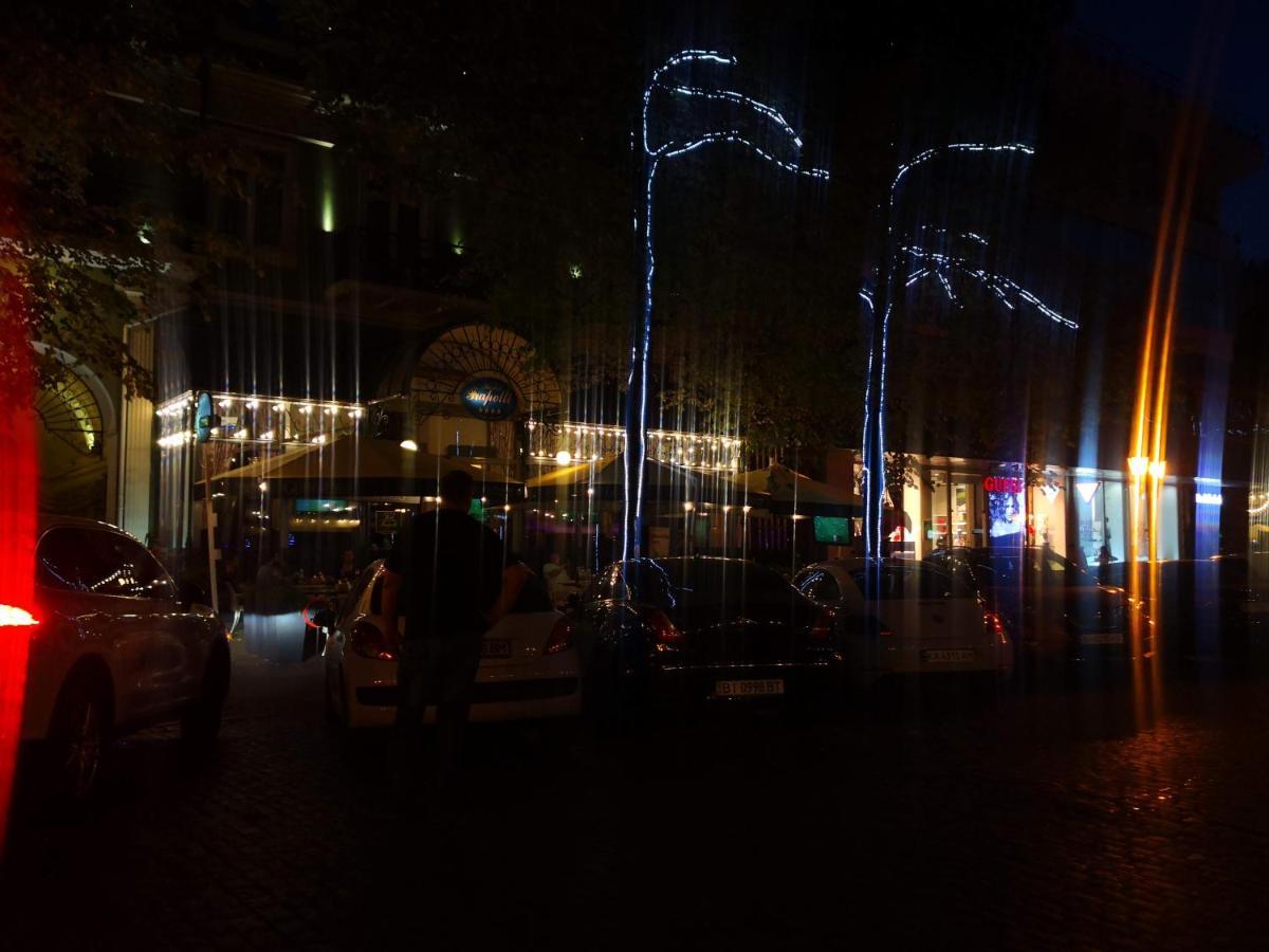Затишні Апартаменти, Вулиця Дерибасівська, 13 โอเดสซา ภายนอก รูปภาพ