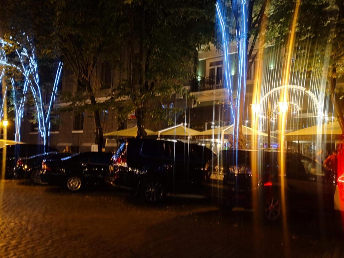 Затишні Апартаменти, Вулиця Дерибасівська, 13 โอเดสซา ภายนอก รูปภาพ